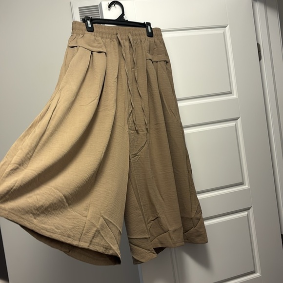 Brown Wide-Leg Pallazo Culottes capris with Elastic waist - Picture 3 of 14